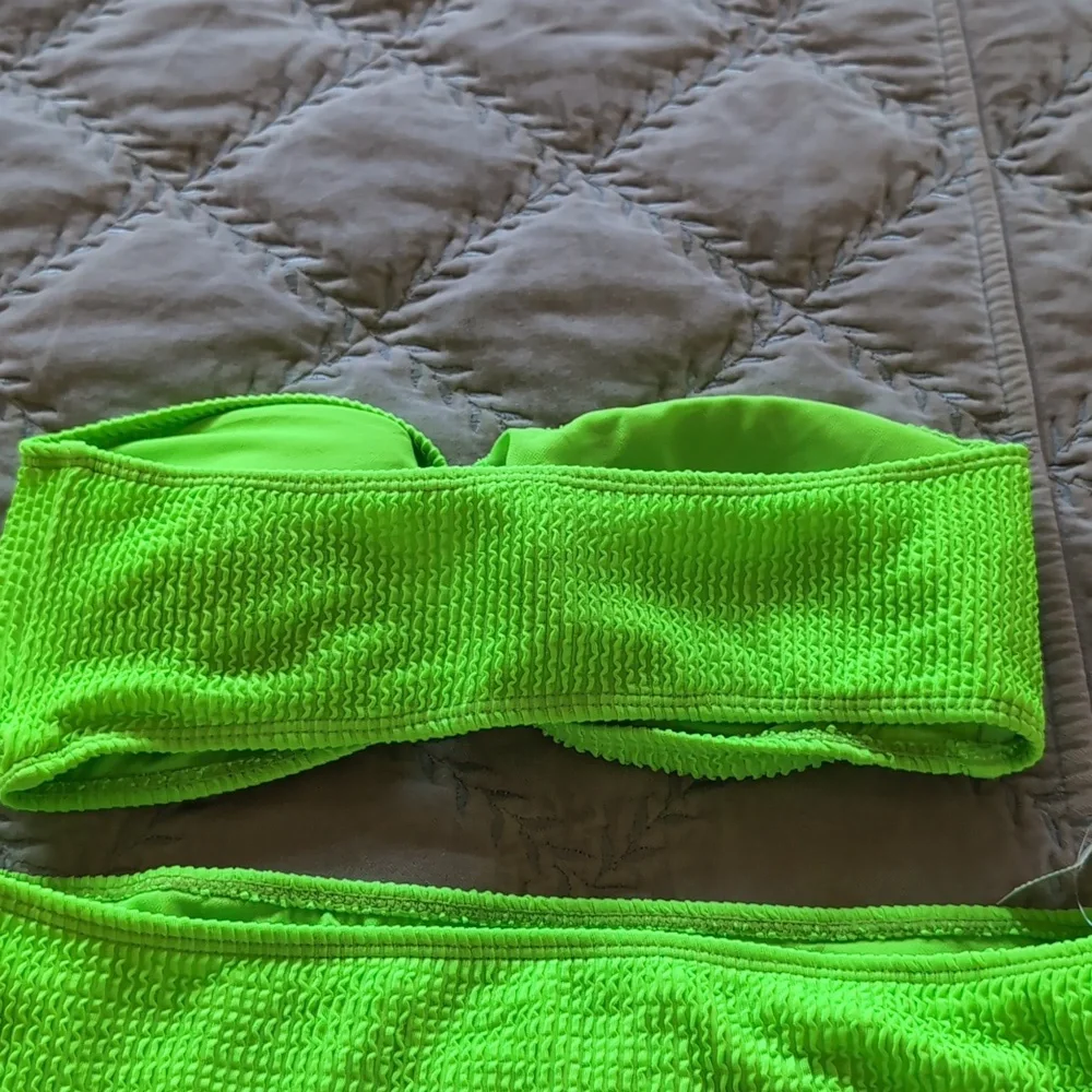 Bikini - Picture 3 of 3